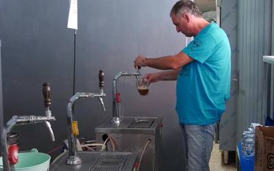 Jan-edanaz gozatzeko aukera izan da Irrintzi Elkarteak  antolatutako garagardo asteburuan