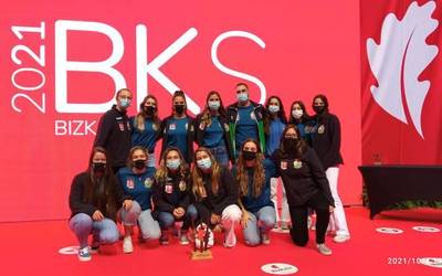 Leioa Waterpoloko Taldeko emakumeek jaso dute Bizkaia Kirolak Saria