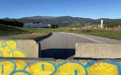 Eguzkitzako industrialdea garatzeko prozesuari ekin diote, enpresariekin bilera sorta hasita