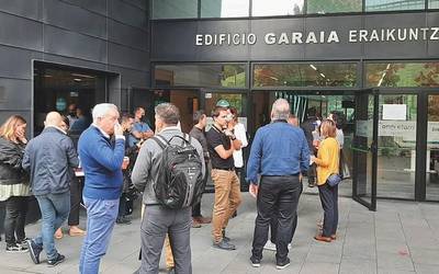 Garaiako enpresak euren arteko harremanak estutzen ari dira