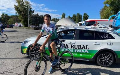 Movistar taldean arituko da Oier Lazkano