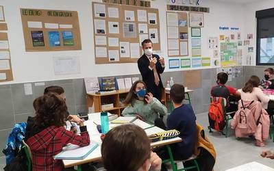 Maila bereko ikasleak batera egon ahalko dira aire zabalean