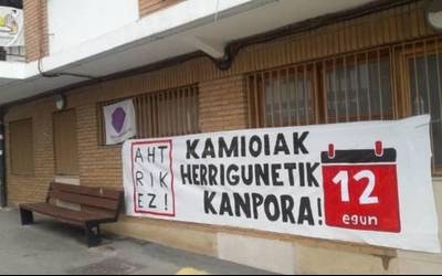 AHTaren kontrako plataformak herri ekimenak deituko ditu obretako kamioiak Atxondoko herrigunetik pasatzeari uzten ez badiote