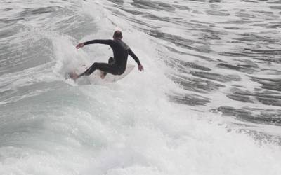 Olatu txikiak espero dira larunbateko surf txapelketan