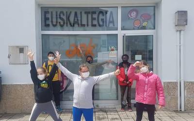 Euskaraz bizitzen laguntzeko, eskola-errefortzuak