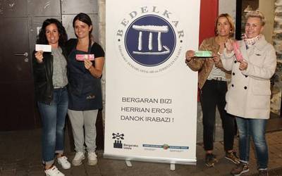 Giro ederrean ospatuta, Bedelkarrek antolatutako lehen zozketak baditu irabazleak
