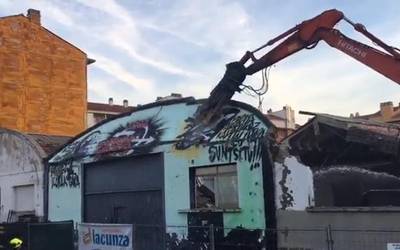 Arrotxapeko gaztetxea eraitsi dute