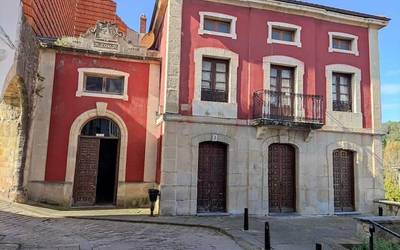 Udal-merkatu berrituan sei salmenta-postu esleitzeko deialdia zabaldu du Plentziako Udalak