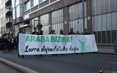 Lurraldea babesteko deia egin dute