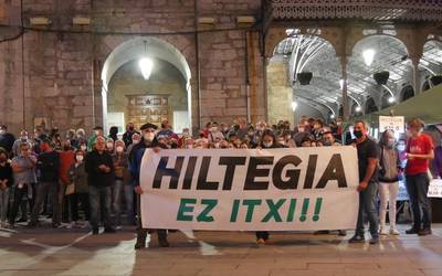 EH Bilduk eta Omniak exijitu diote EAJri atzera egiteko eta hiltegia ez ixteko