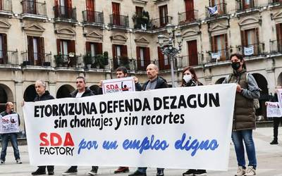 SDA Factoryko langileek Urtaranen inplikazioa eskatu dute murrizketen aurrean