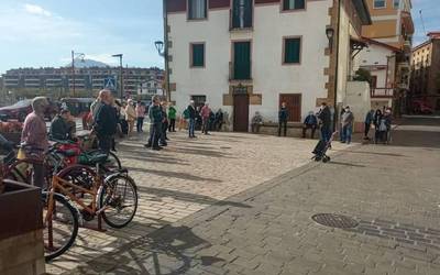 Pentsio, osasungintza nahiz zaintza lan duin eta publikoen alde, kalean