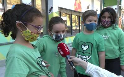 Eraikina ezagutzeko, primerako gidariak Kurtzebarri eskolan