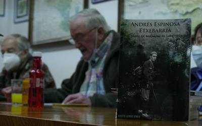Andres Espinosa Etxebarriaren bizitza hizpide, barre, txalo eta anekdota artean