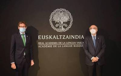 Etxezarra etxean du ordezkaritza berria Euskaltzaindiak