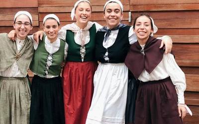 Tolosako Abesbatza Lehiaketa irabazi dute Maria Izaga eta Idoia Asurmendi aramaioarrek