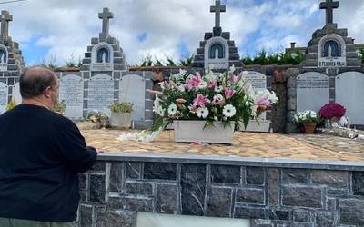 Orioko hilerriak bisitari ugari hartu ditu gaur, Santu Guztien Egunez