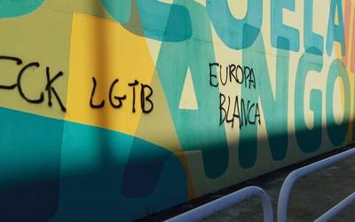 Pintaketa LGTBIfobikoak eta arrazistak egin dituzte Sarrigurengo Ttangorri haur eskolan