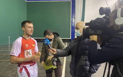 "Orain txapelaren bila noa"
