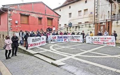 Hiru greba egun Altan Bernedon, soldata igoera eta lanaldiari eustea eskatzeko