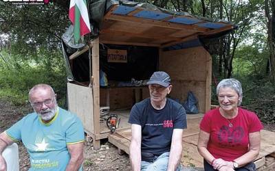 Txondorra piztu zen Larrabetzun