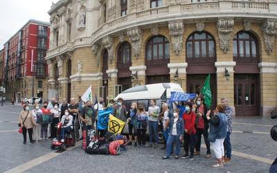 Arriaga Plazatik Glasgowra oinez, klimaren aldeko borrokan