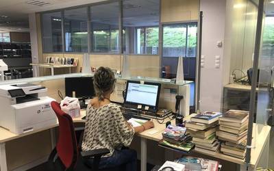 Liburutegiko bi ikasgela erabilgarri dituzte herritarrek
