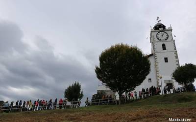 Iristear da San Martin ermitako kanpaiari tira egiteko eguna