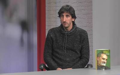 Alex Gurrutxaga: "Euskadi Literatura Saria garrantzitsua izan da, baina are eta bereziagoa egin zait inguruko jendearen erantzuna"