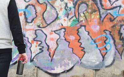 Sopelako Udaltzaingoa udalerriko grafitien egileak ikertzen ari da