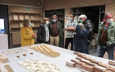 Frankismoaren espetxeei buruzko memoriala, zezen plazaren ondoan