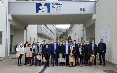 Hainbat autonomia erkidegotako ordezkariak bisitan Miguel Altuna Institutuan