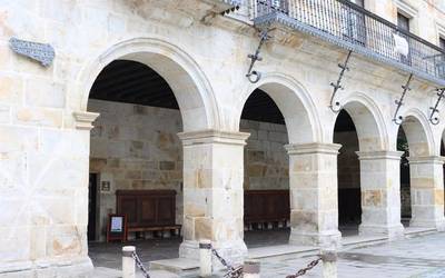 Eguenean eta egubakoitzean itxita egongo da Aramaioko udaletxea