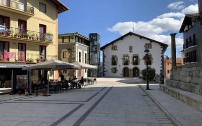 Bake epailea eta haren ordezkoa aukeratzeko deialdia ireki du Aiako Udalak