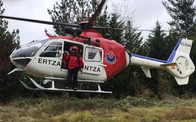 Min hartu duen mendizale bat erreskatatu dute Bustuko Ganetik