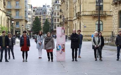 Haurren aurrean helduek eredugarritasuna sustatu eta hizkuntza praktiken inguruan hausnartzeko ekimena aurkeztu du Topaguneak