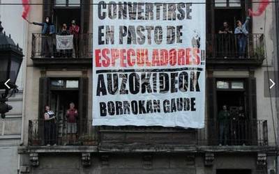 Erribera kaleko etxebizitza bloke baten gaineko espekulazioa salatu du AZET sindikatuak