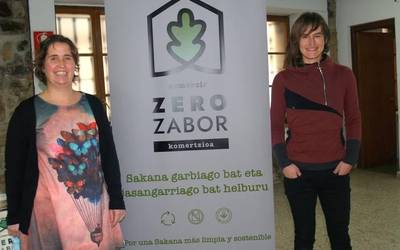 “Berrerabiltzeko poltsak eta tuperrak erabiliz hondakin gutxiago sortuko ditugu”