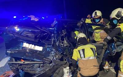 3 lagun zauritu dira Laudioko saihesbideko auto istripuan