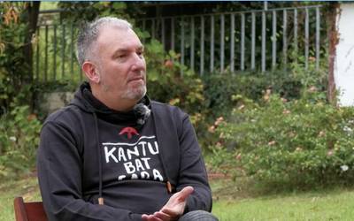 Jon Maia: "Bidearen amaiera baino, hasiera bat bezala sentitzen dut 'Kantu bat gara'"