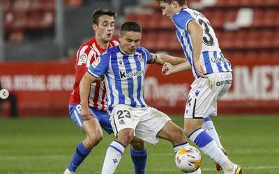 Peru Rodriguezek bigarren mailan debutatu du Sanserekin, Sporting-en zelaian