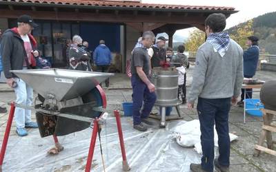 Jendetza batu da Leintz Gatzagan, San Milixan eguneko azokan
