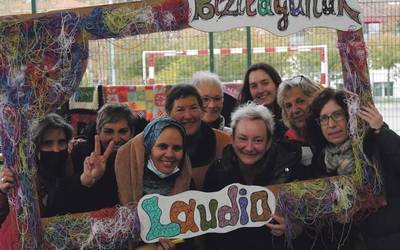 Otordua eta salda beroa elkarbanatuz, kulturarteko zubiak eraiki dituzte Aiaraldeko bizilagunek