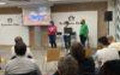 Gazteen  ikus-entzunezkoen  kontsumoari  buruzko  jardunaldian  parte  hartu  dute  Bizkaiko  hainbat  udalerritako  euskara  teknikariek