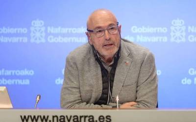 Gobernuak salatu du “petatxuak” erabili behar izaten dituela migratzaileei osasun zerbitzuak ez kobratzeko, eta horren errua PPri egotzi dio