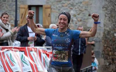 Adunako mendi duatloia irabazi du Mayi Mujikak