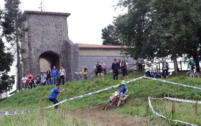 Espainiako Hard Enduro Txapelketako proba bat jokatuko dute zapatuan Idotorben