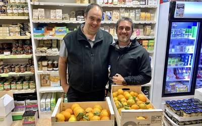 Mandarinak eta laranjak bilduta, iparraldera