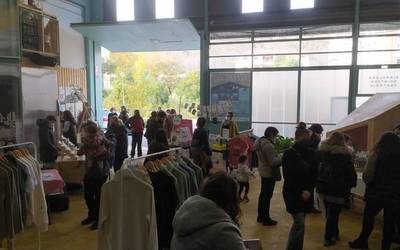 Emakume sortzaileen azoka egiten ari dira Faktorian