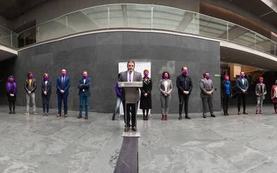 Emakumeen aurkako indarkeria gaitzetsi du Nafarroako Parlamentuak aho batez